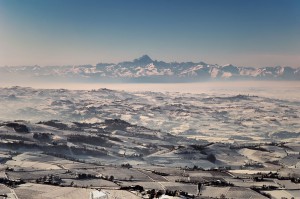 Panorama innevato con Monviso